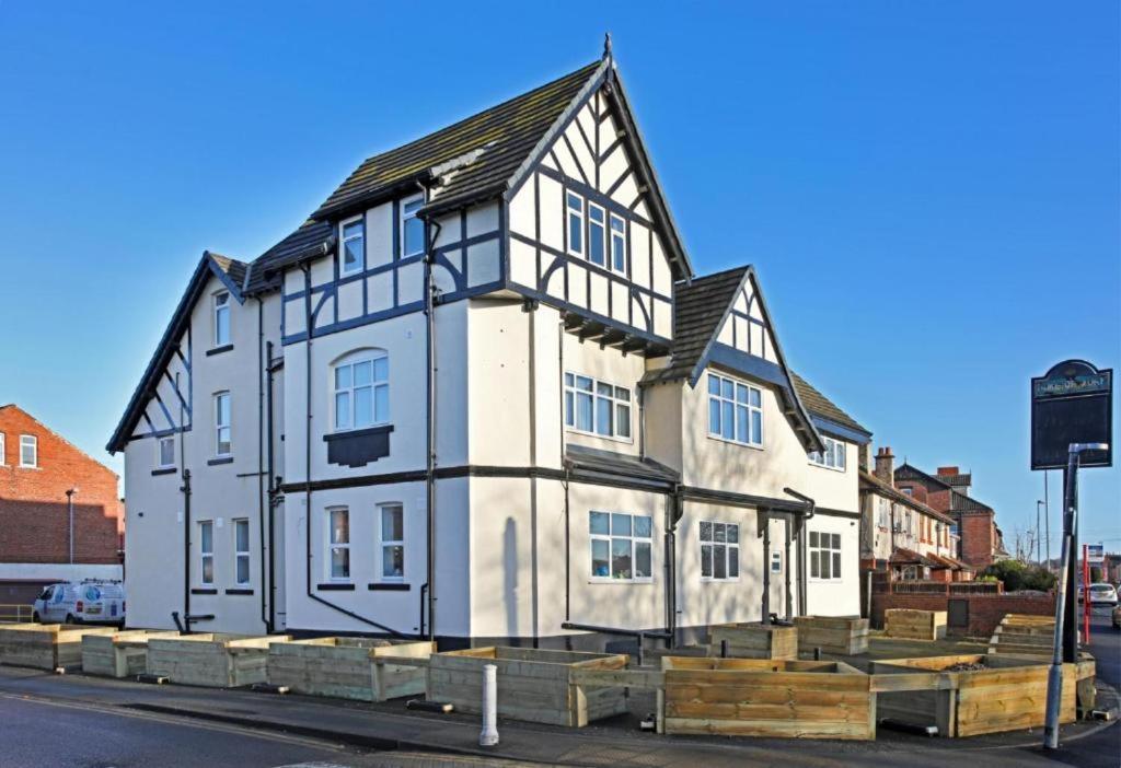 Free Parking- Sandal Park View Wakefield Bagian luar foto